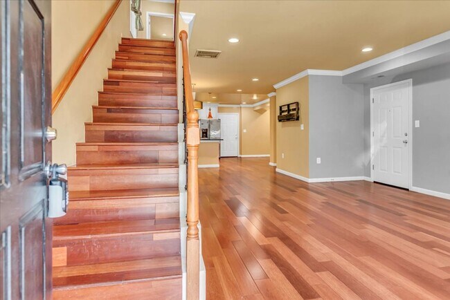 Foto del edificio - Stunning 3 BR/2 BA Single-Family Home in D...
