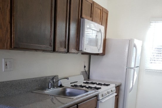 kitchen - 1405 S Catalina St