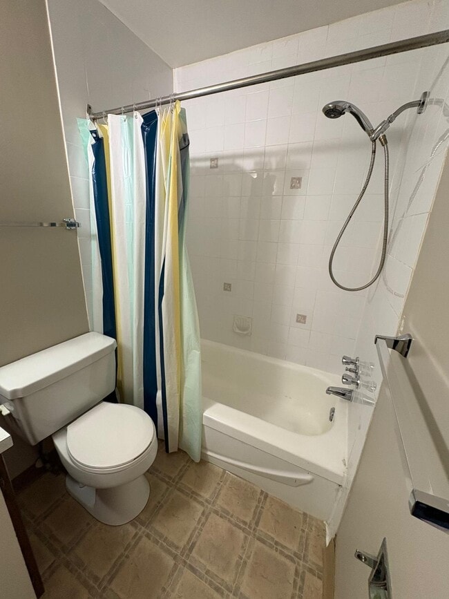 Building Photo - One Bedroom - One bath unit for Rent