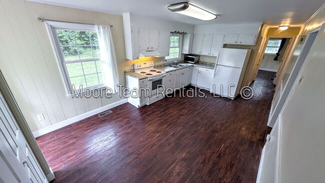 Building Photo - 3 Bed / 1 Bath House