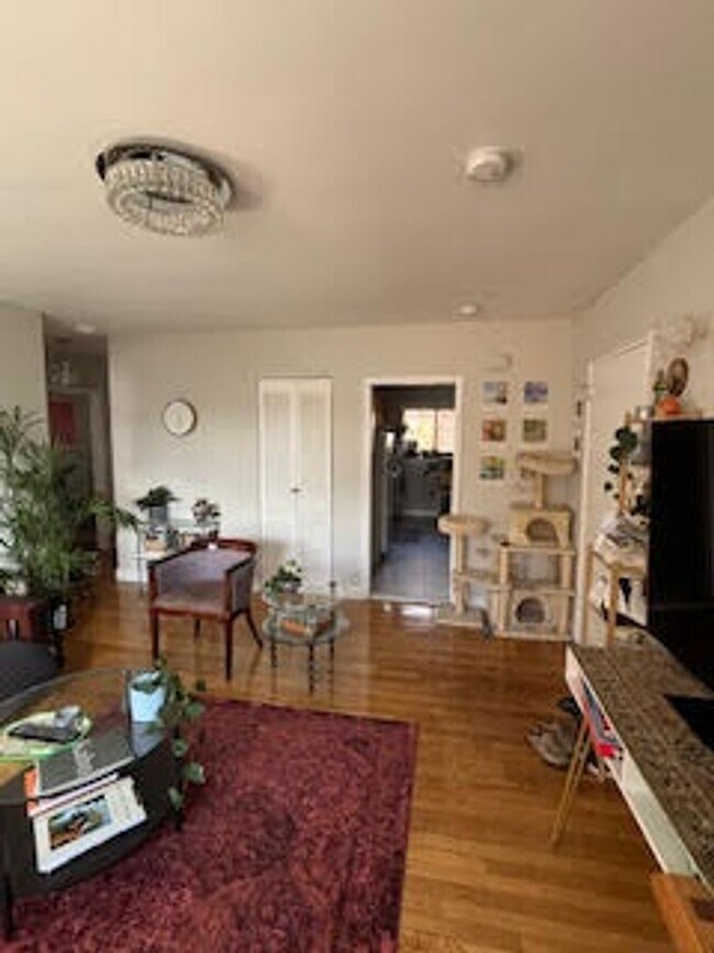 Building Photo - Awesome 2 Bed Apartment for Students