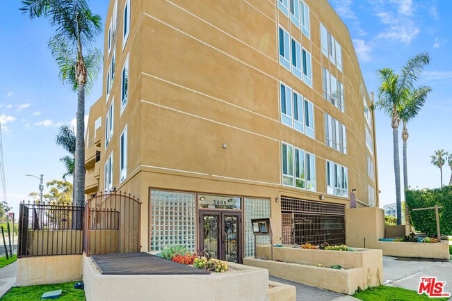 Foto del edificio - 3600 Bagley Ave