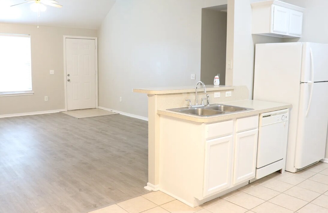 Primary Photo - 1217 Eastgate Dr