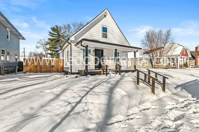 Building Photo - Charming 2-Bedroom Home in Indianapolis