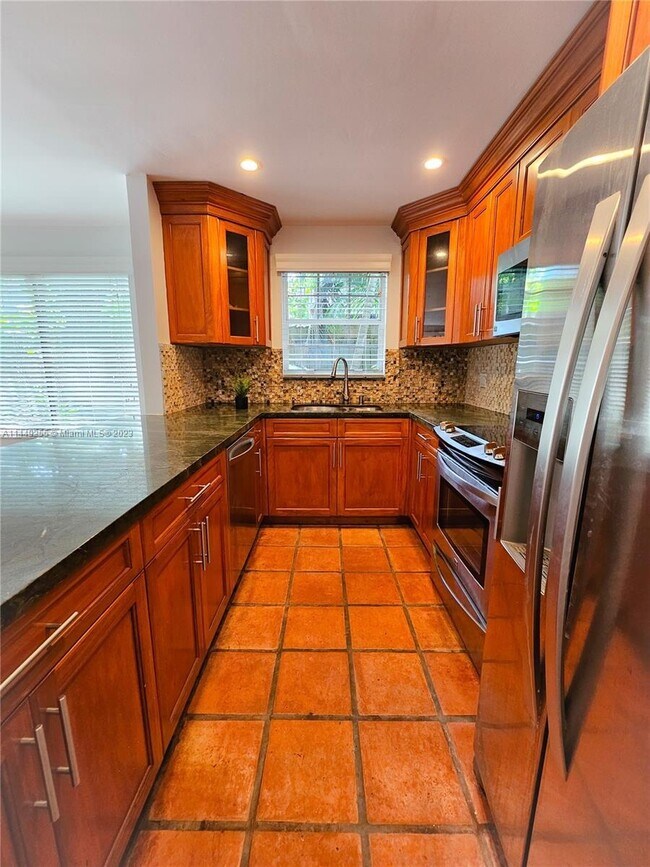 Foto del edificio - 2989 Bridgeport Ave