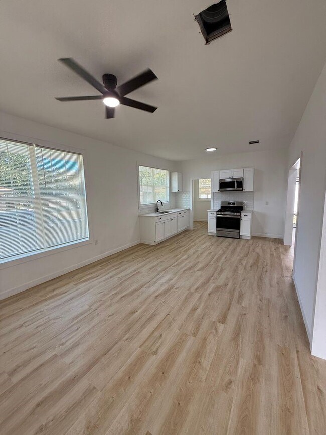 Building Photo - 8407 Carolwood Dr