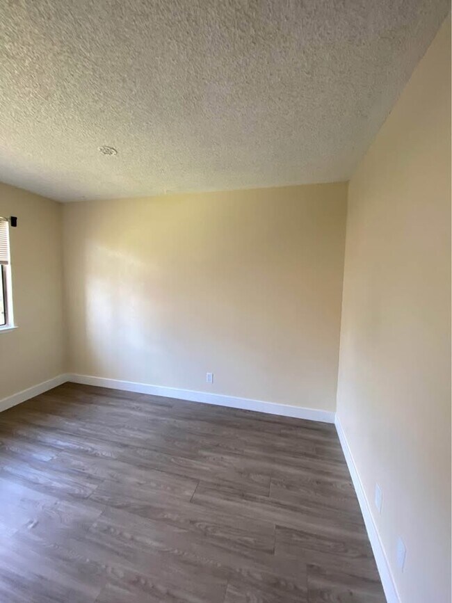 Foto del edificio - 2644 Woodridge Ct