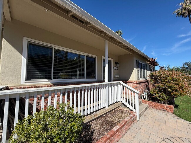 Foto del edificio - Spacious 4BR Single-Story Home with Paid Solar & Fenced Yard in La Mesa