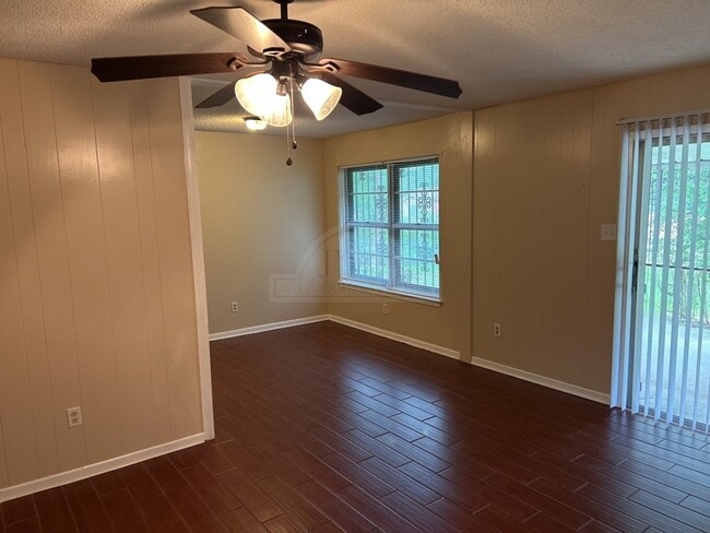 Building Photo - 1013 Kathey Dr