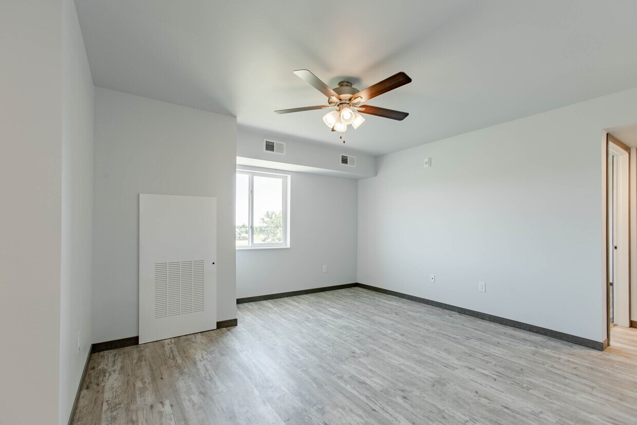 Moonlight Apartment Complex - 1050 Valley Dr Rapid City, SD 57703 ...