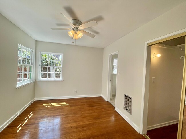 Foto del edificio - 1142 N Gardner St