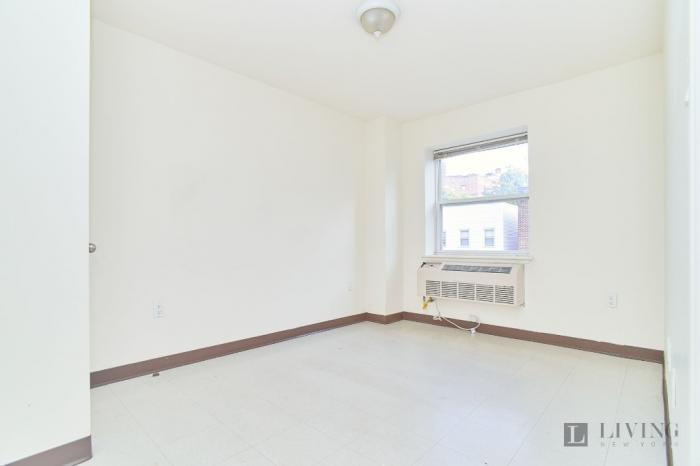 Foto del edificio - 2 bedroom in BRONX NY 10458