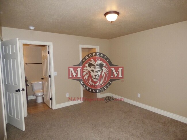 Building Photo - 3 Bd 3.5 Bath 2 Car Garage Townhome in Sandy