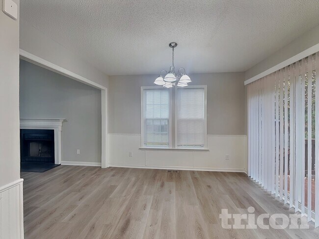 Foto del edificio - 1017 Laurel Leaf Rd