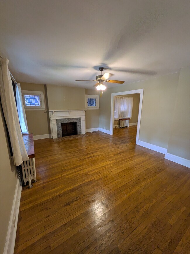 Foto del edificio - 7447 Schoyer Ave