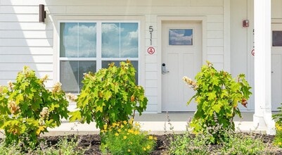 Building Photo - 5 Hudson W Dr