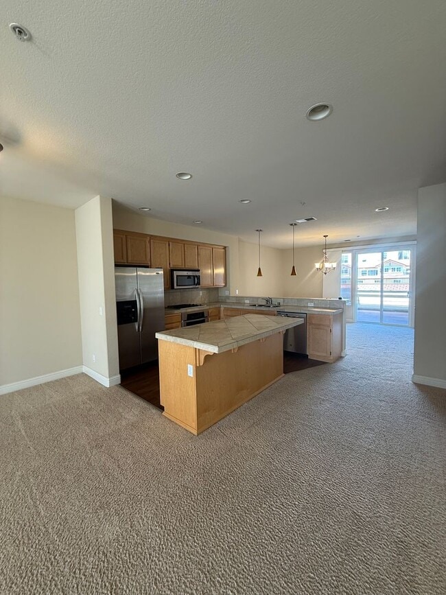 Foto del edificio - Spacious 3 - Bedroom / 2.5 Bath Condo in Desirable Town Green Village
