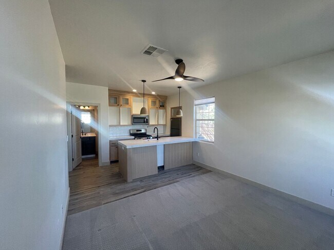 Foto del edificio - Immaculate 1 Bedroom, 1 Bathroom Casita in...