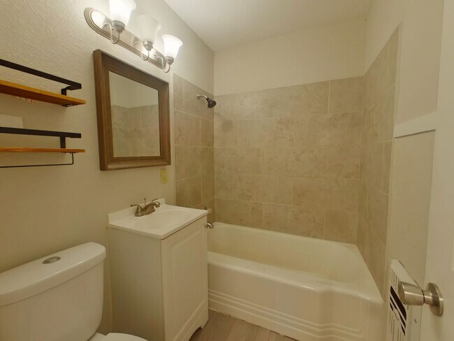 Foto del edificio - 1823 N Jeanette Ave