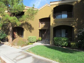 Building Photo - 950 Seven Hills Dr
