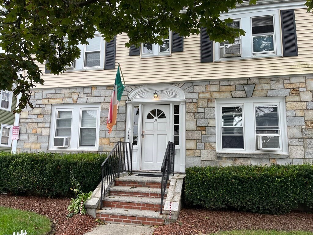 37 Cushing St Unit 1, Quincy, MA 02170 Room for Rent in Quincy, MA