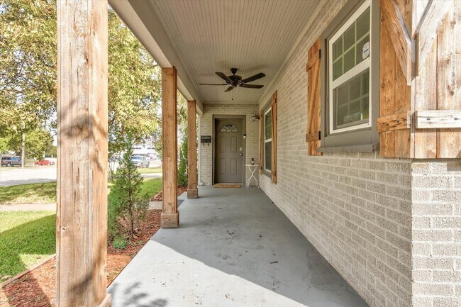 Foto del edificio - 2521 Benbrook Blvd