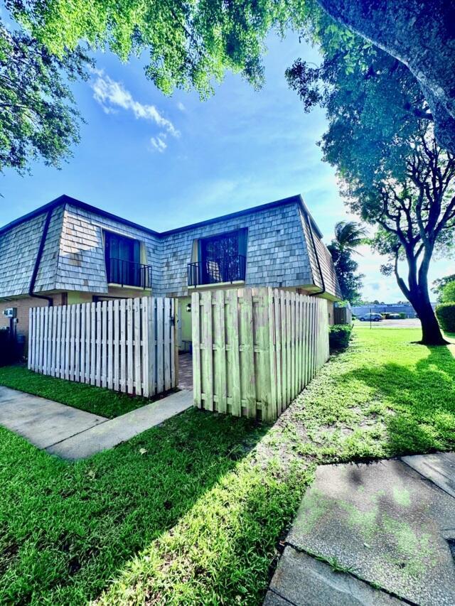 Building Photo - 331 Lake Arbor Dr