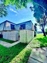 Building Photo - 331 Lake Arbor Dr