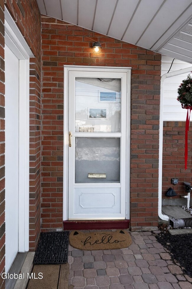 Foto del edificio - 113 Russell Rd