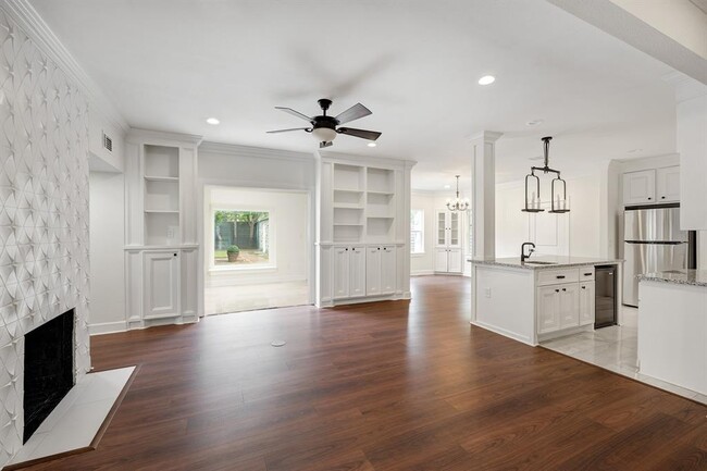 Building Photo - 3071 Locke Ln