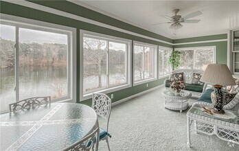 Building Photo - 255 Starritt Ln