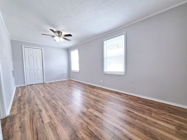 Foto del edificio - 3 Bed - 1 Bath Bungalow for Rent!