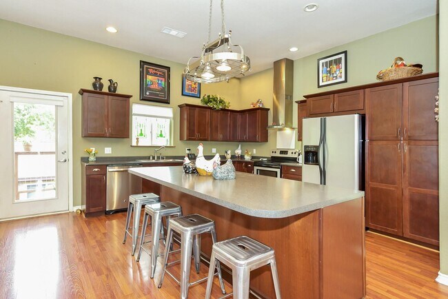 Building Photo - 226 Valmar