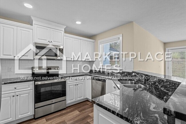 Building Photo - 712 Chatsworth Wy