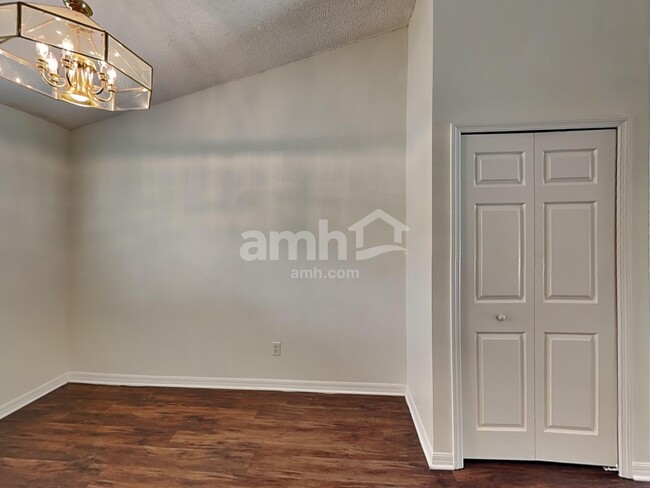 Building Photo - 1037 Sandhill St