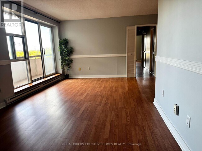 Building Photo - 3025 Queen Frederica Dr