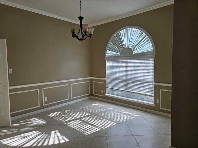 Building Photo - 27182 Kings Manor Dr S