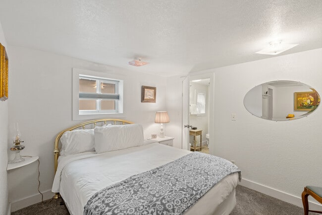 Building Photo - 451 Broad St