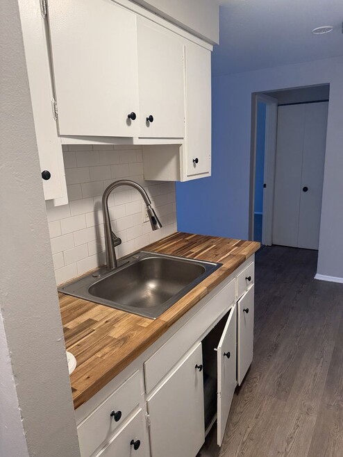 Building Photo - Freelander