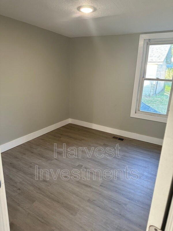 Building Photo - 1515 S Palisade St