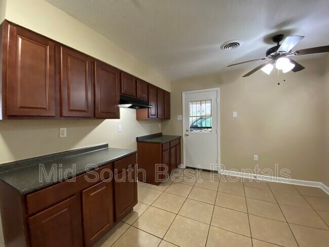 Foto del edificio - 4303 Shadcrest Cove