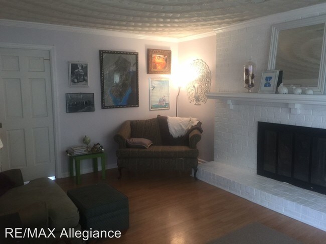 Foto del edificio - 3 br, 1.5 bath House - 4972 CENTURY DRIVE