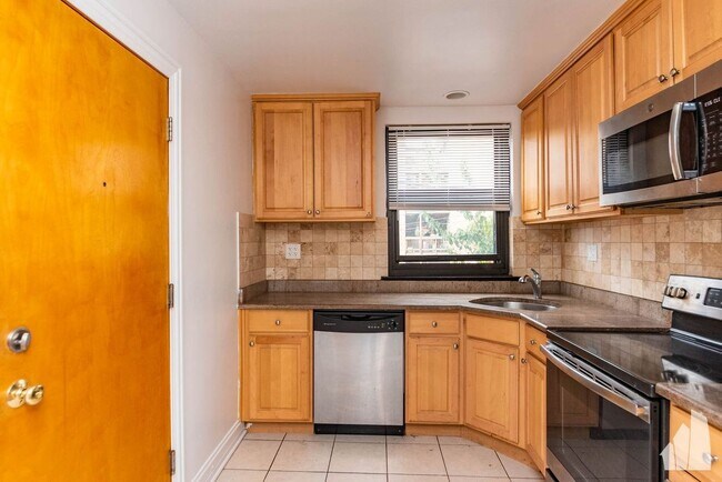 Foto del edificio - 7320 N Ridge Blvd