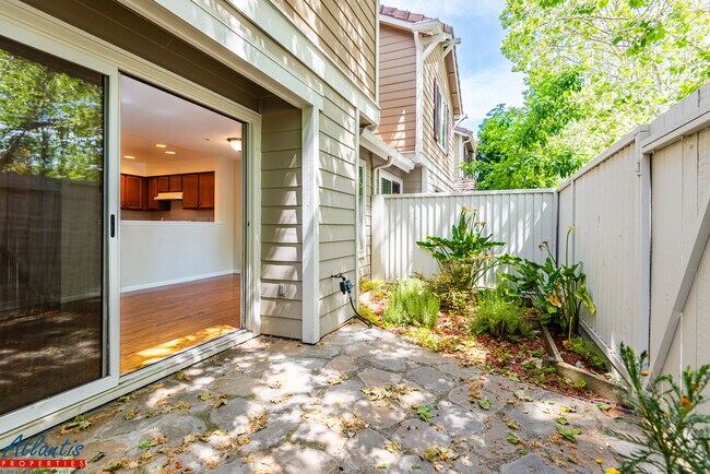 Building Photo - 6244 Tibouchina Ln