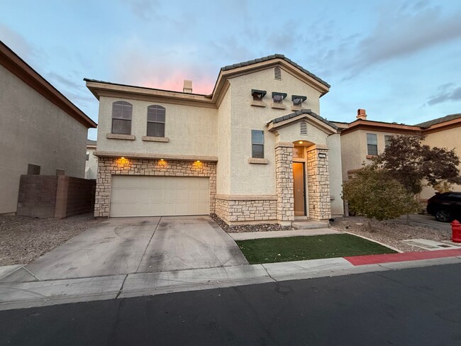 Building Photo - Silverado 3 Bedroom 2-story home with 3 ba...