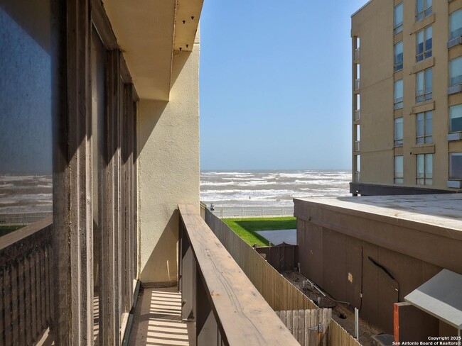 Building Photo - 15002 Windward Dr