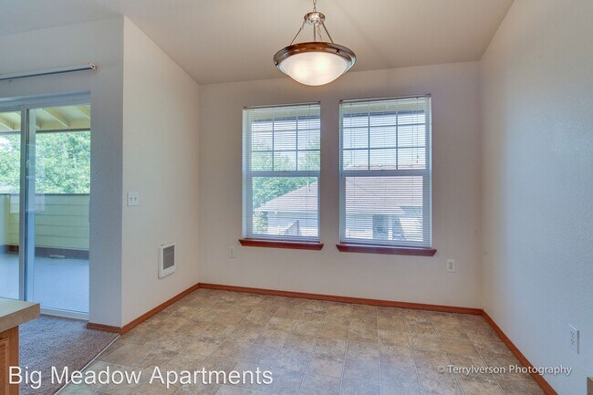 Building Photo - 1111 Meadow Dr