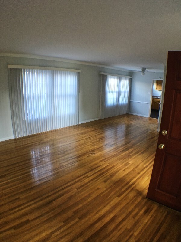 Primary Photo - 5848 Woodman Ave