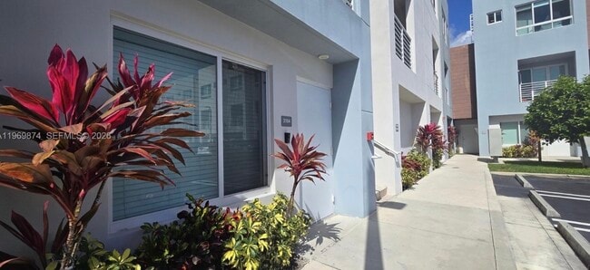 Foto del edificio - 2535 NE 193rd St