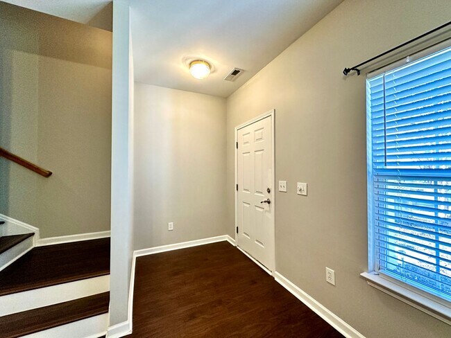 Building Photo - 3/3 Townhome in West of the Ashley!